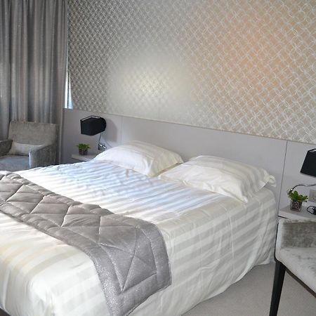 Hotel De Guyenne Talence Bagian luar foto